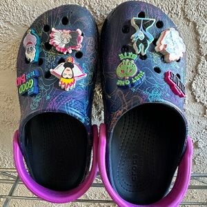 CROCS Kids' Disney villains Clogs with Fun Charms